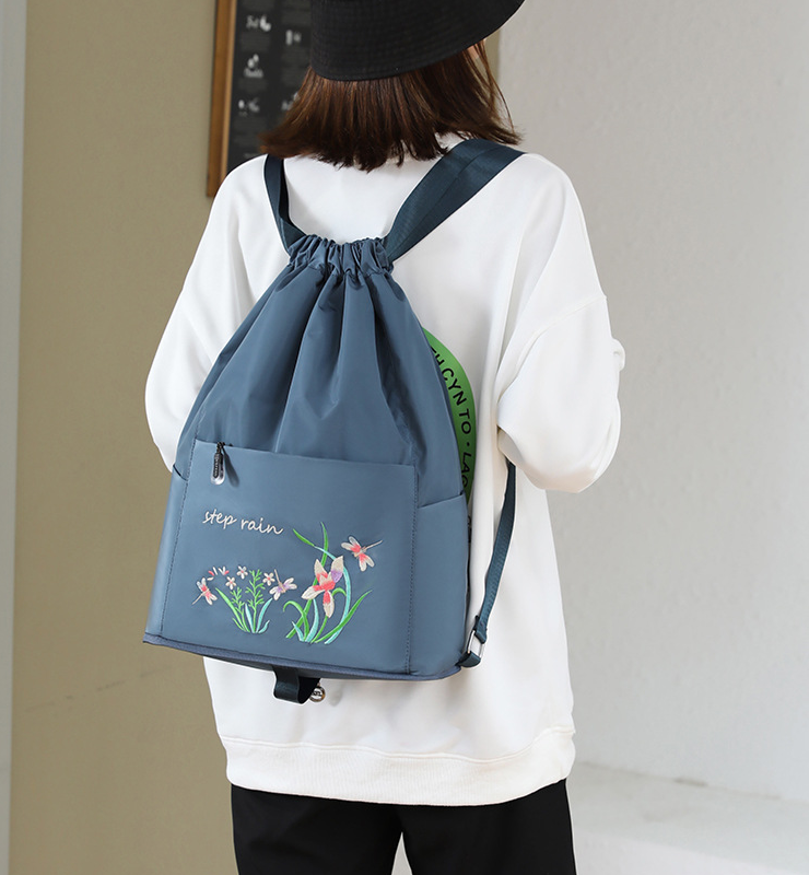Sac à dos brodé avec cordon de serrage