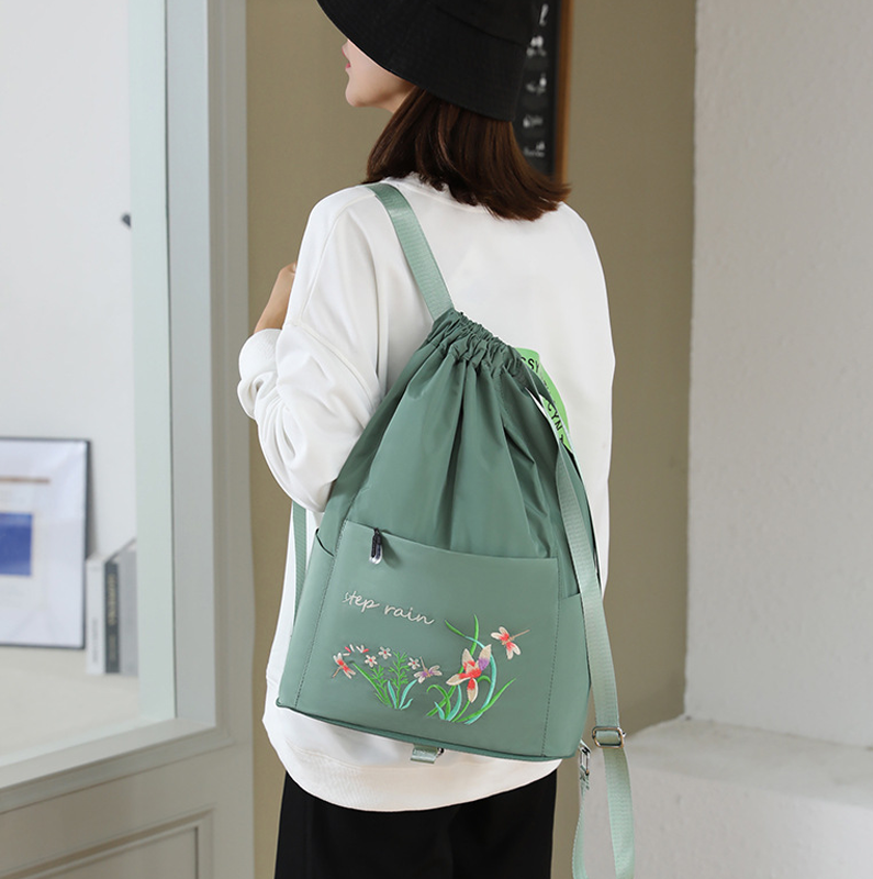 Sac à dos brodé avec cordon de serrage