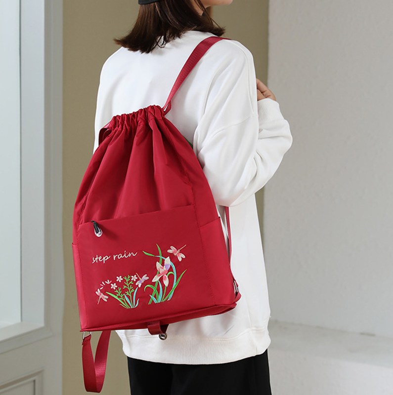 Sac à dos brodé avec cordon de serrage