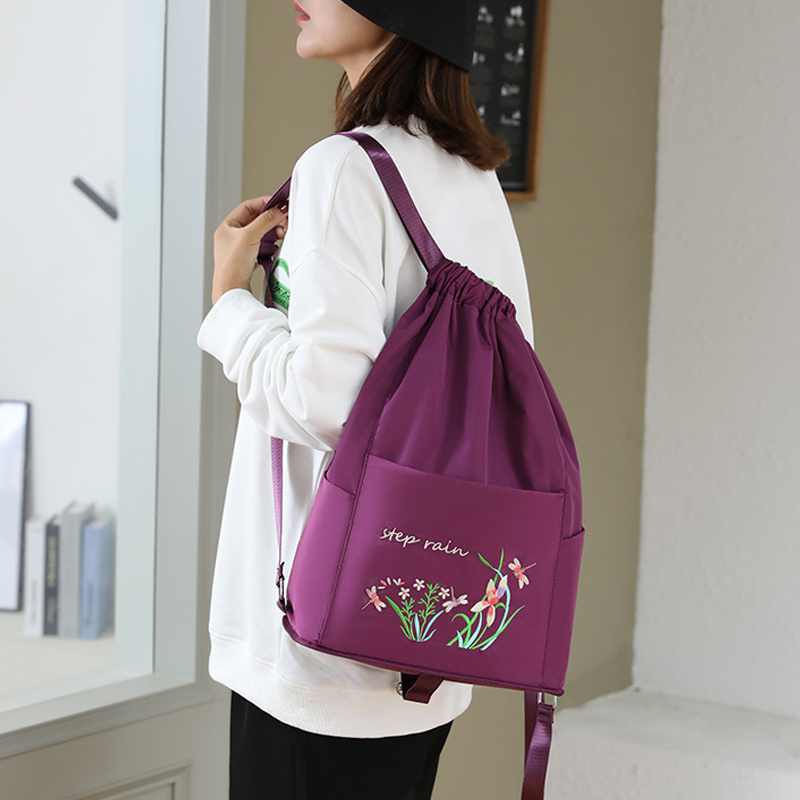 Sac à dos brodé avec cordon de serrage