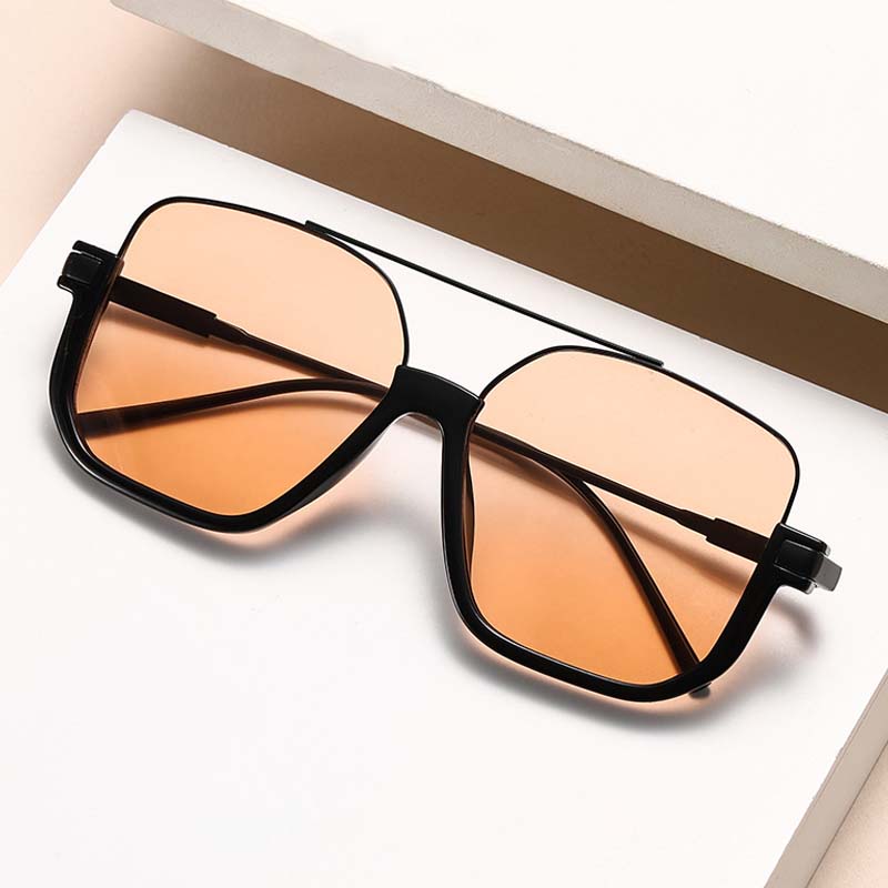 Lunettes de soleil tendance vintage d'été
