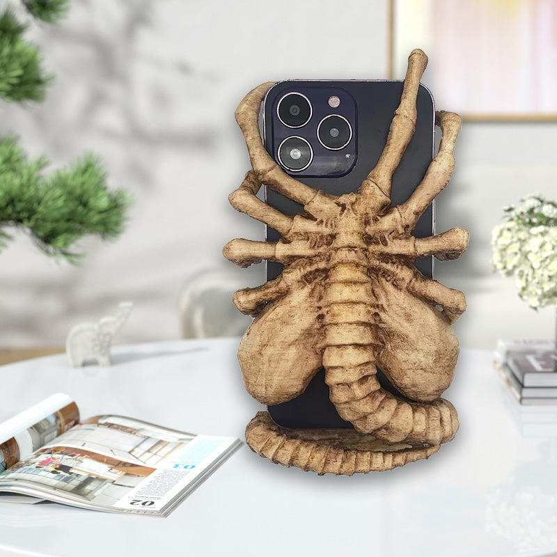 Verschrikkelijke Facehugger-telefoonhouder