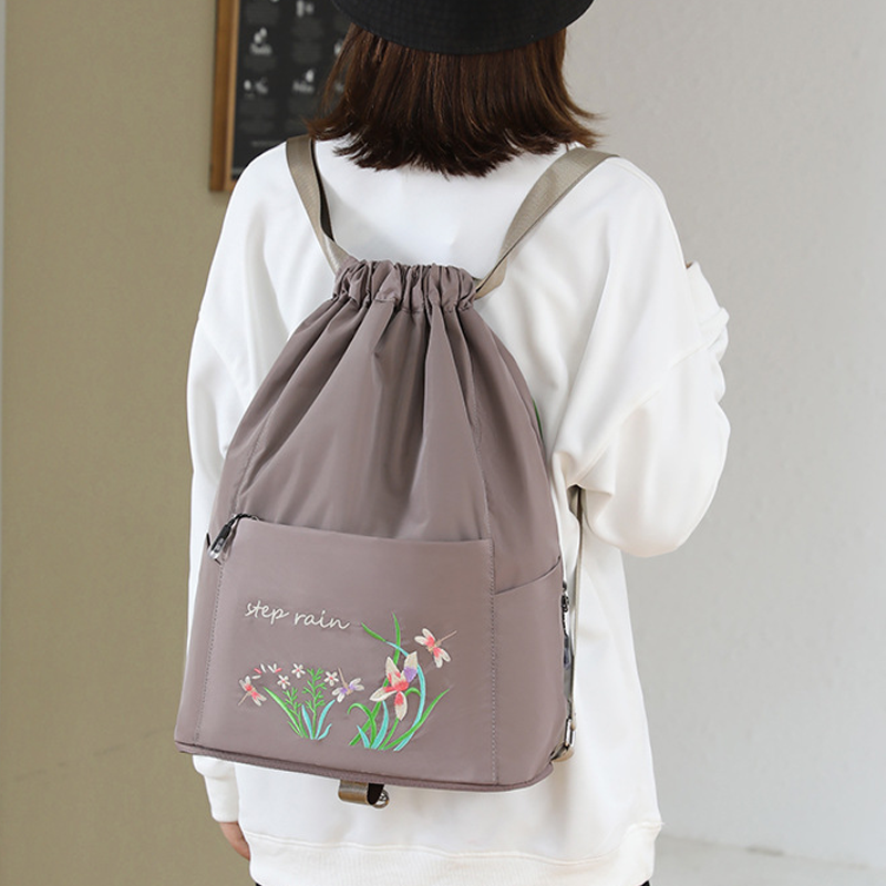 Sac à dos brodé avec cordon de serrage