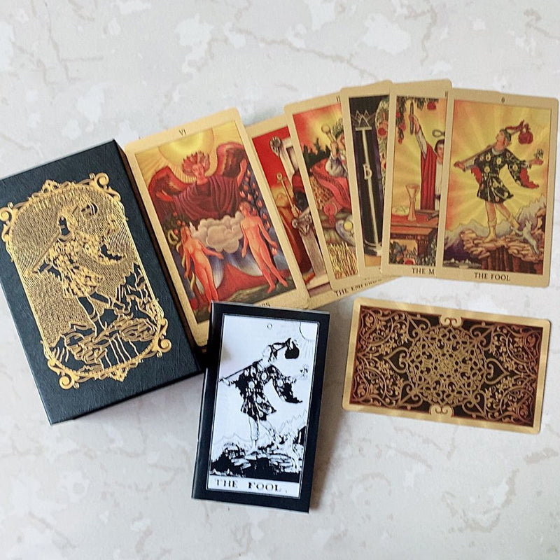 Feuilles d'or du monde mystérieux du tarot