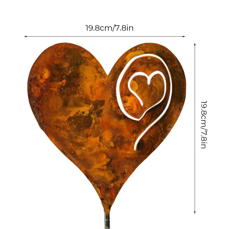 Un coeur rouillé dans le jardin