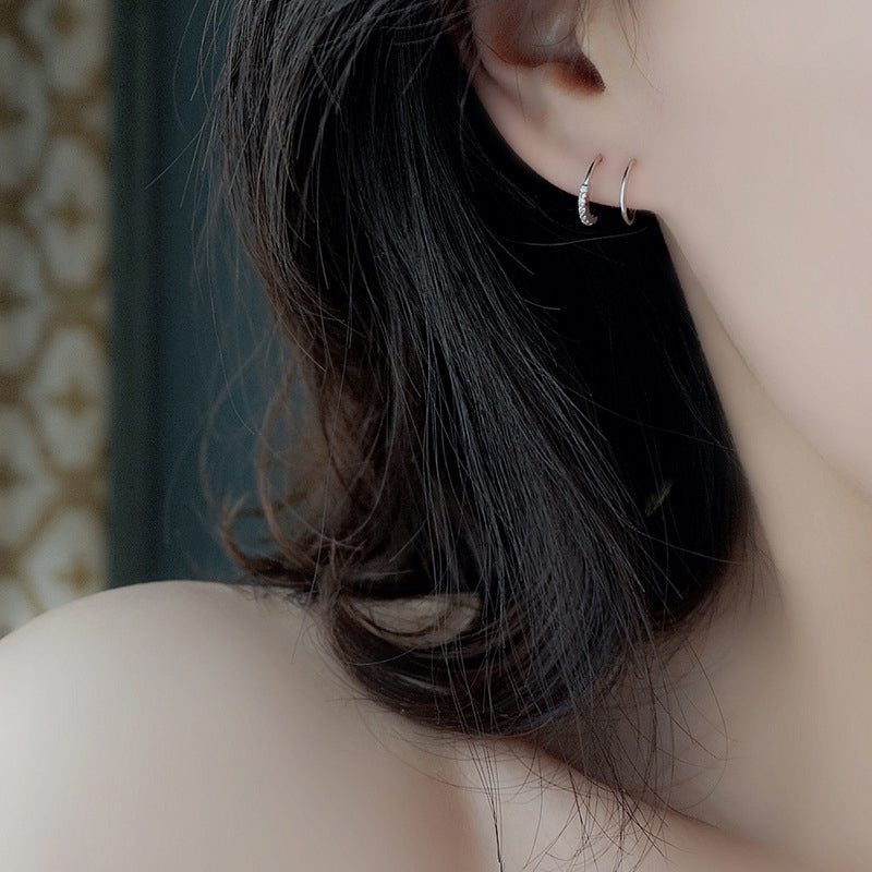 Boucle d'oreille double torsion minimaliste