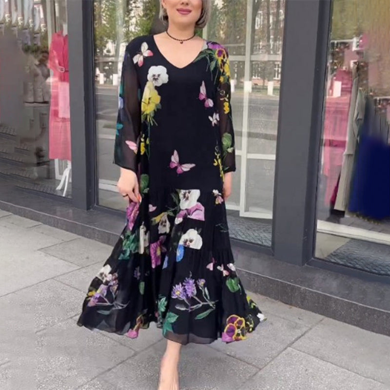 Robe noire à manches longues et fleurs