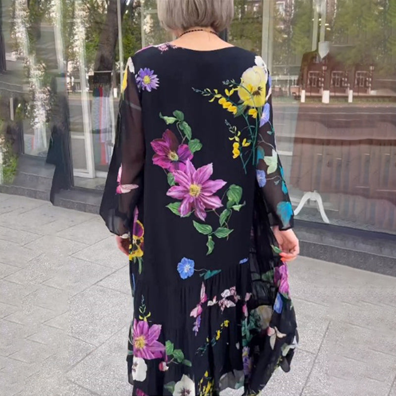 Robe noire à manches longues et fleurs