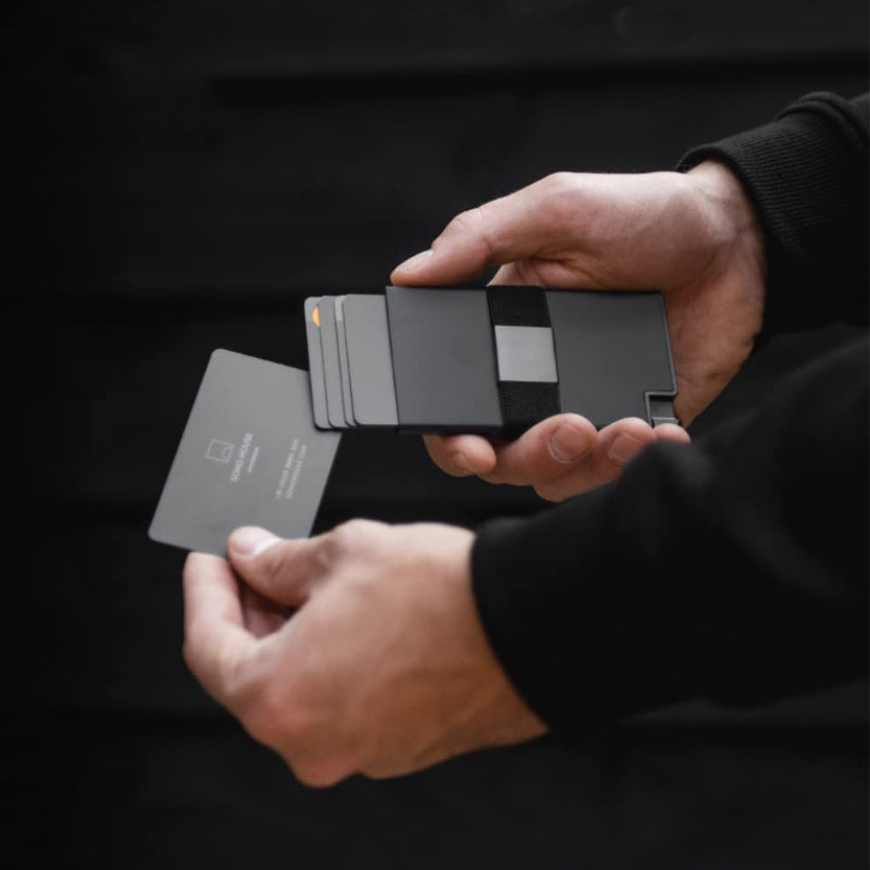 Porte-cartes en aluminium pour homme