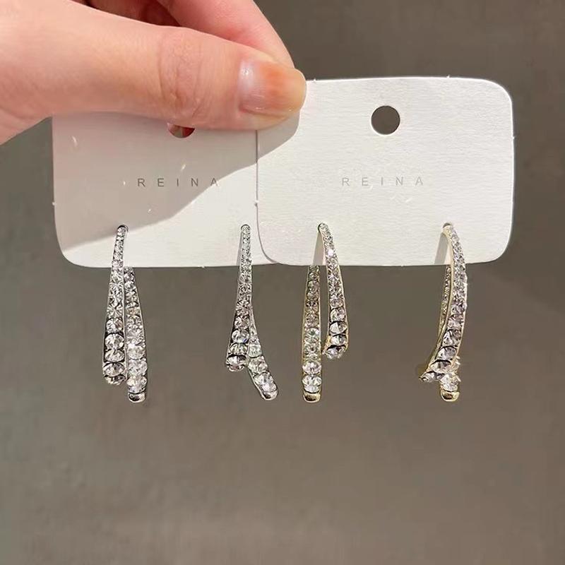 Boucles d'oreilles incurvées en croix à la mode